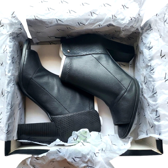 Vera Wang Simply Vera Skimmer Black Simply Stretch Ankle Boots - Picture 2 of 13